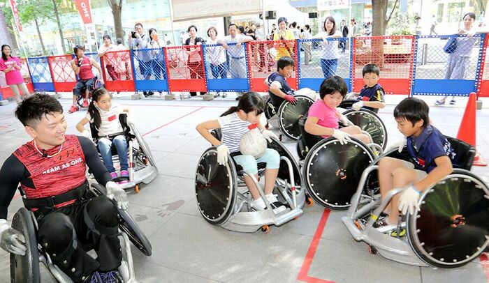 「スポーツのちから」でウィルチェアーラグビーを体験