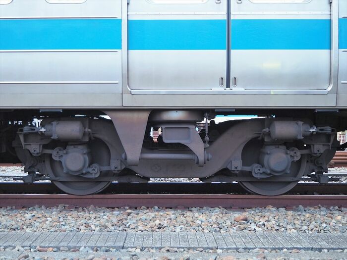 中間車両（1704）の台車