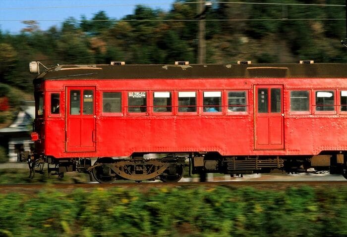 快走するモ750形