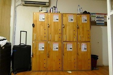 ここは8人部屋なのでロッカーも8個（カンボジア）