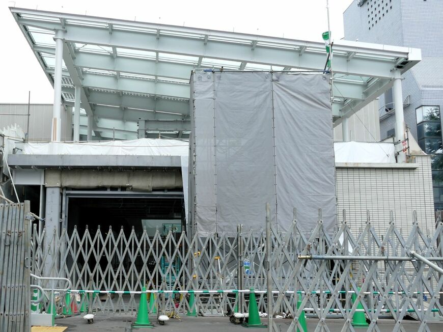 工事中の下北沢駅。現在の南西口＝2016年6月（記者撮影）