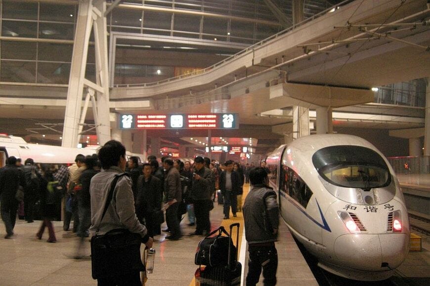 2008年に開業した北京―天津間の高速鉄道＝北京南駅、2009年（編集部撮影）