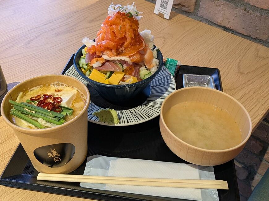 もつ鍋と海鮮丼の豪華セット