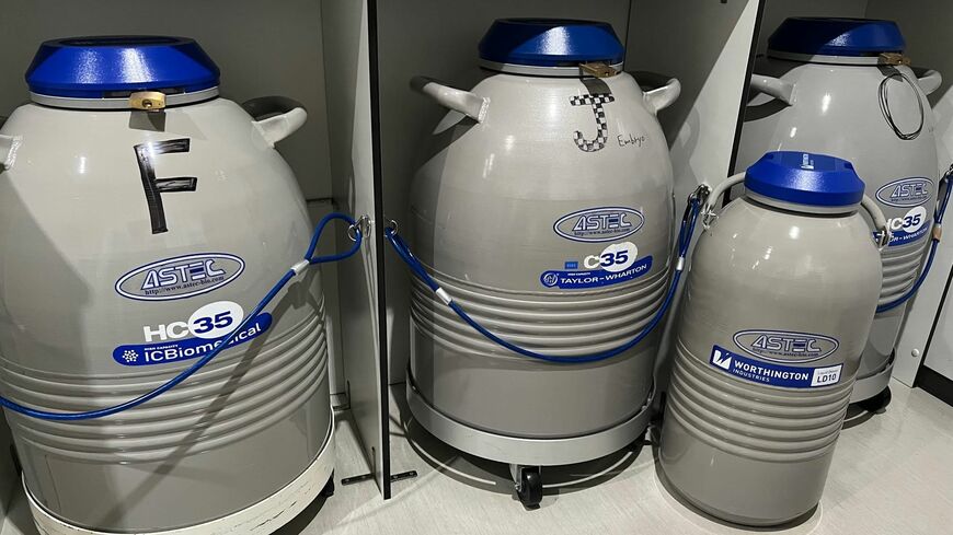 冷凍保存用のタンク。実際に生殖医療センターで使用しているもの（写真：鈴木さん提供）
