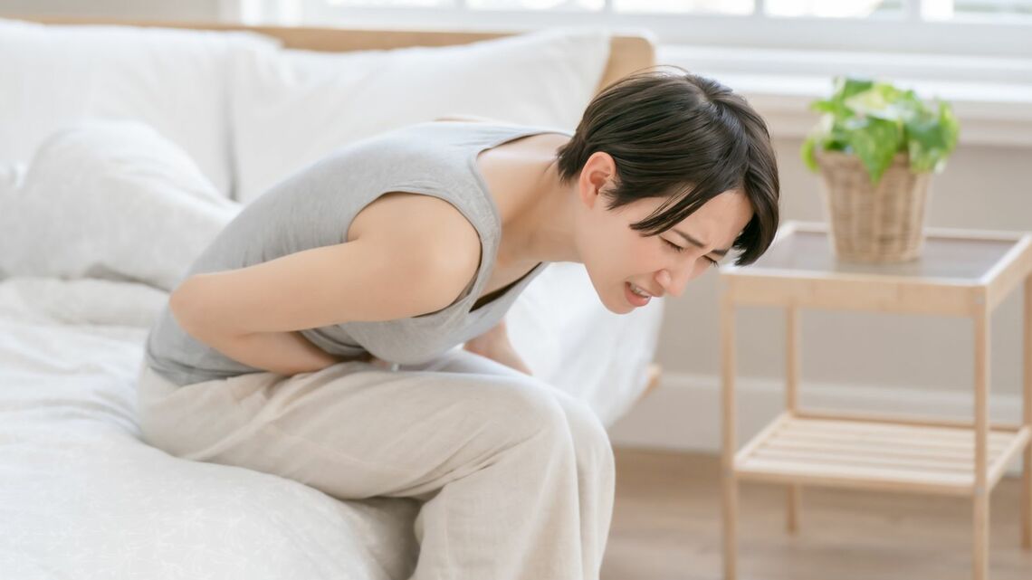 夏は、細菌による「食中毒」が最も起こりやすい季節。食中毒にありがちな誤解を4つ、確認しましょう(写真:Luce/PIXTA)