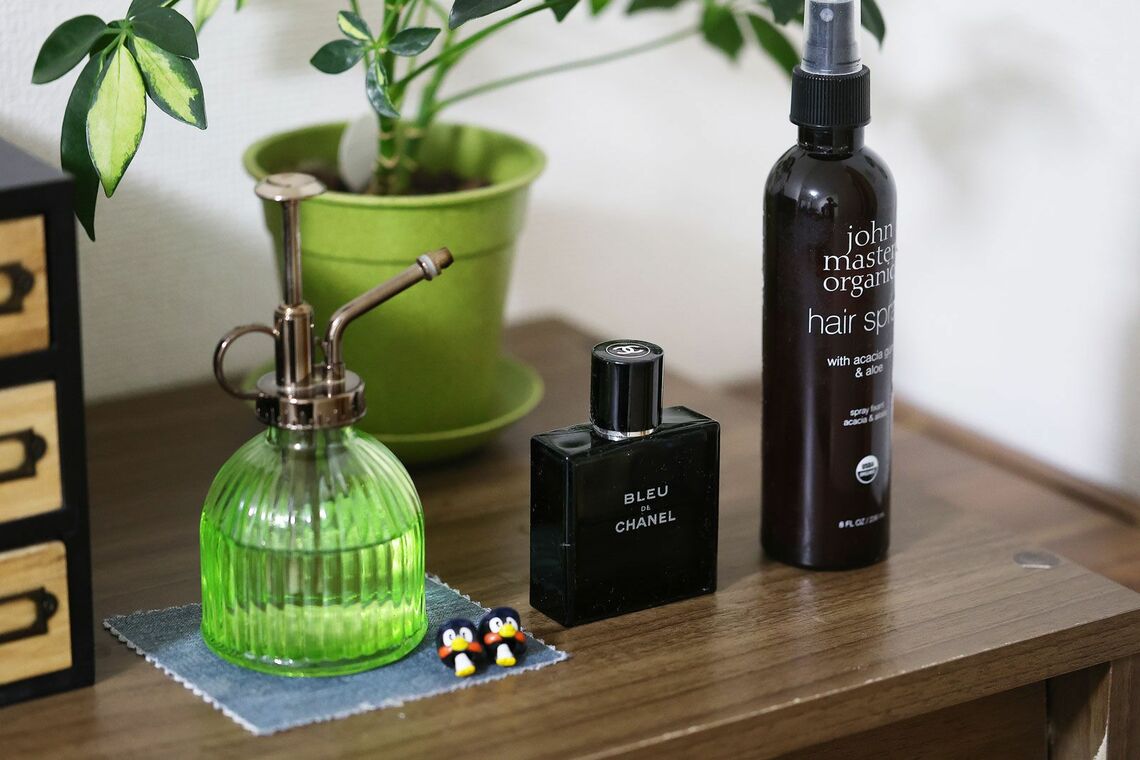 整髪料や香水など