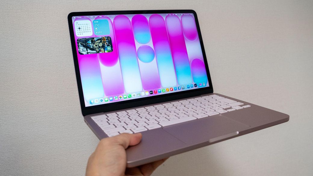 アップルは先日発売された「MacBook Neo」でもアルミ合金製ボディにこだわった（写真：筆者撮影）