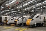 イギリス北東部にある日立のニュートンエイクリフ工場。「クラス800」車両が製造中だ（記者撮影）