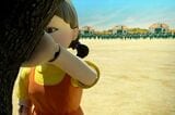 「ムクゲの花が咲きました」ゲームに登場する巨大な少女型ロボットを模倣した動画がTikTokやツイッター、インスタグラムで拡散されている（写真：Netflix）