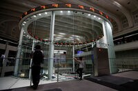 日経平均続伸､一時は2万3000円に接近 ソフトバンクは朝方急騰もその後失速