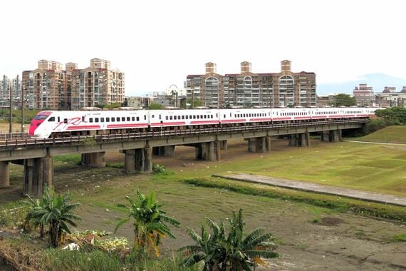 台湾鉄路 TEMU2000 プユマ
