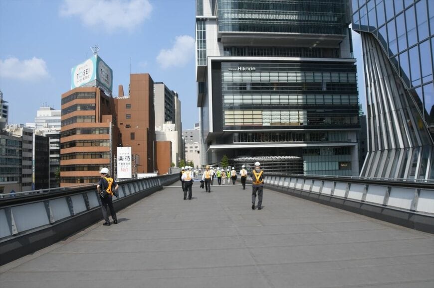 銀座線ホーム上に整備される「4階東口スカイウェイ（仮称）」の予定地（記者撮影）