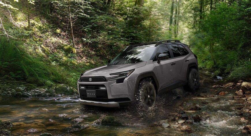 トヨタ新型「RAV4 ADVENTURE（プロトタイプ）」（写真：トヨタ自動車）