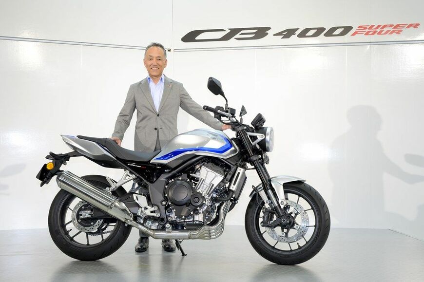 モーターサイクルショー2026で展示されたホンダ「CB400スーパーフォアE-クラッチ コンセプト」（写真：本田技研工業）