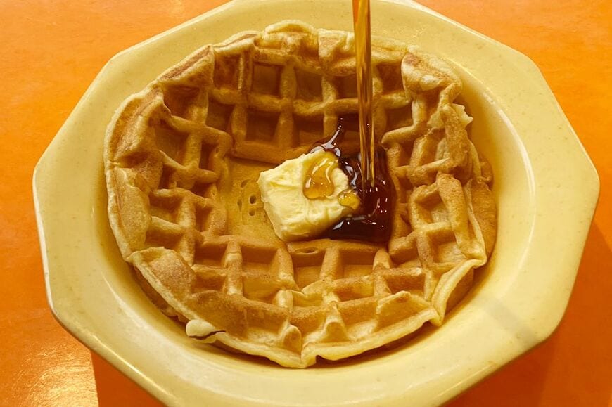 ワッフルのホットケーキ風のアレンジもオススメです（筆者撮影）