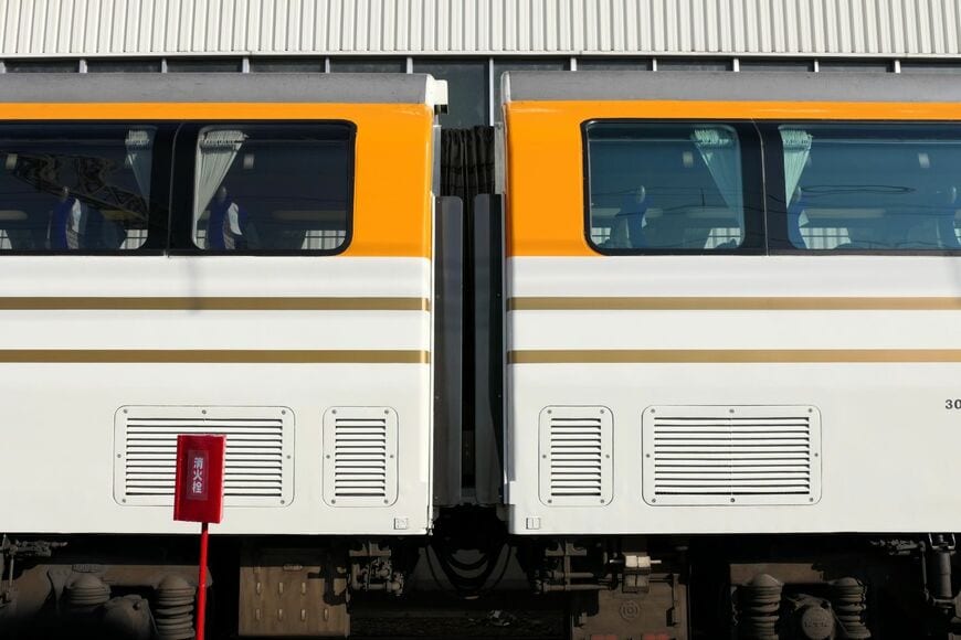 近鉄　ビスタカー　30000系　外観