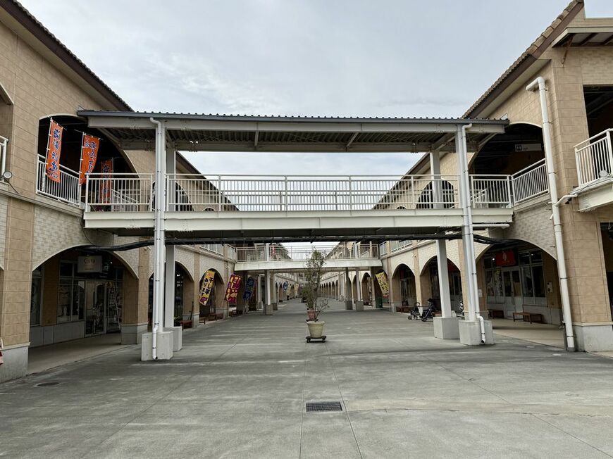 茨城にあるリゾート風のモールはなぜ廃墟化したのだろうか？（筆者撮影）