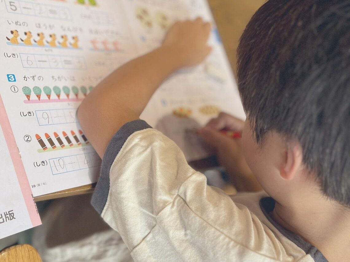 子どもが小学生になると、宿題サポートという親の日常業務も増える（写真：筆者撮影）