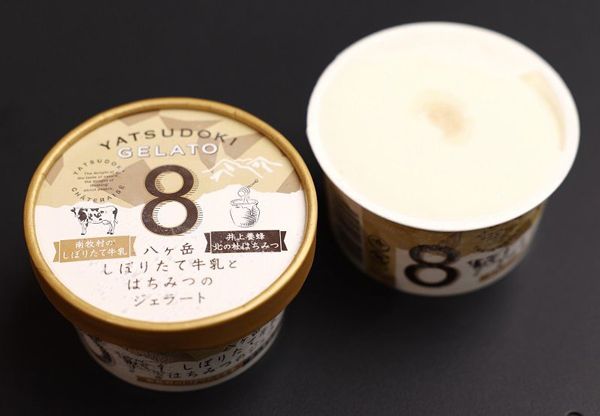 6月16日に発売された八ヶ岳しぼりたて牛乳とはちみつのジェラート（172円）。さっぱりとしたジェラートに、濃厚なはちみつがアクセントを加えている（撮影：尾形文繁）