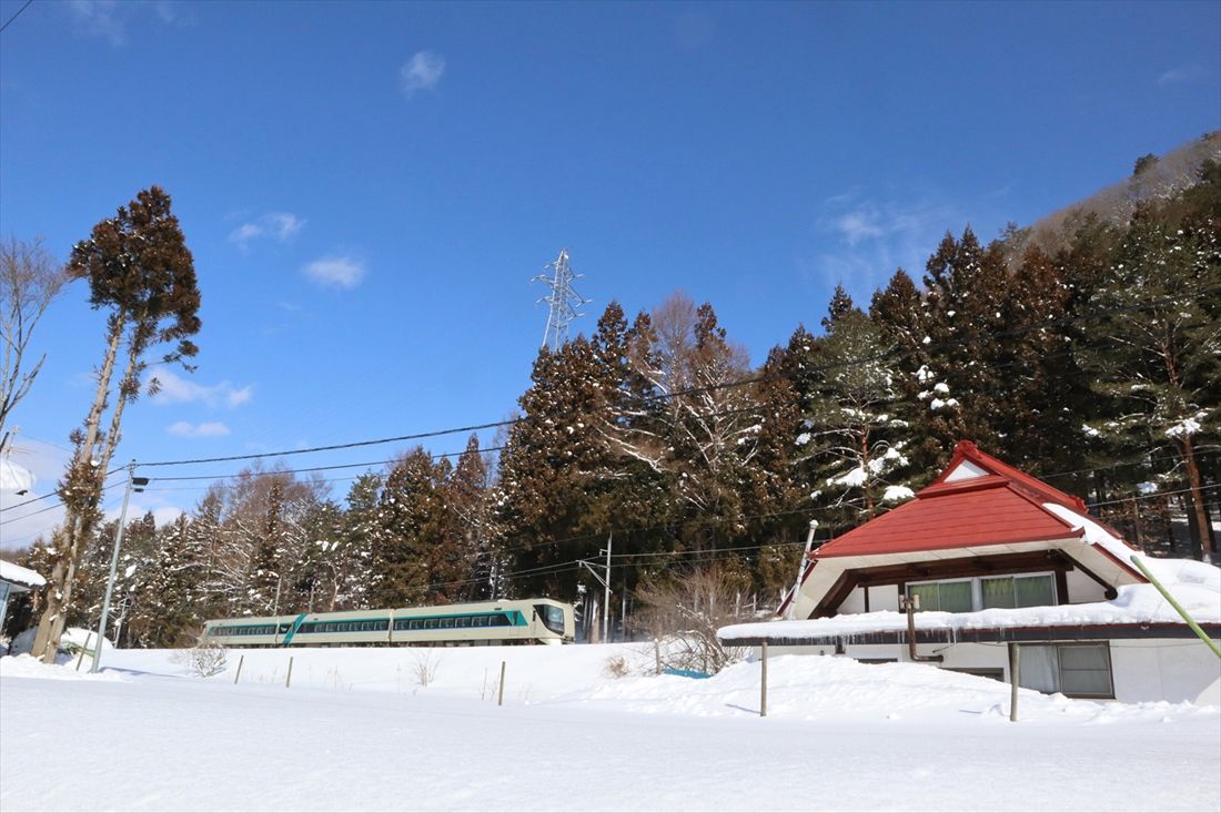 大雪が明けた快晴の中を走る「リバティ」（撮影：南正時）