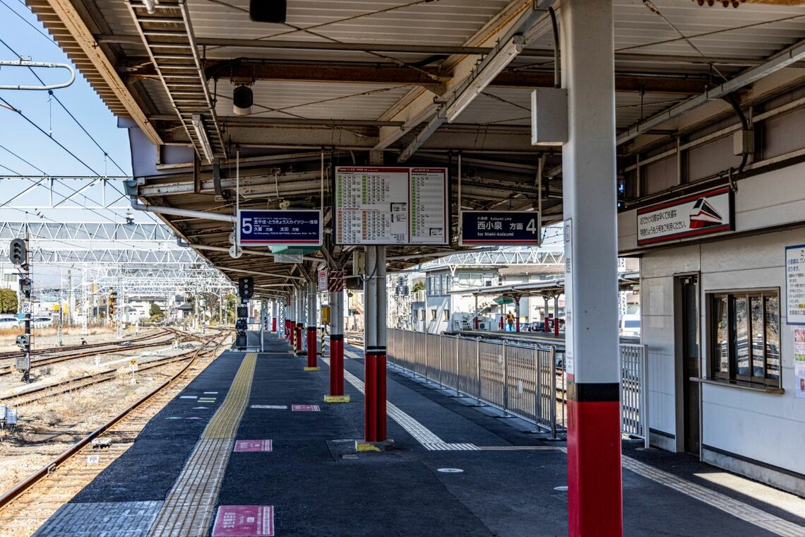 小泉線の列車は館林駅の4番のりばから出発する（撮影：鼠入昌史）