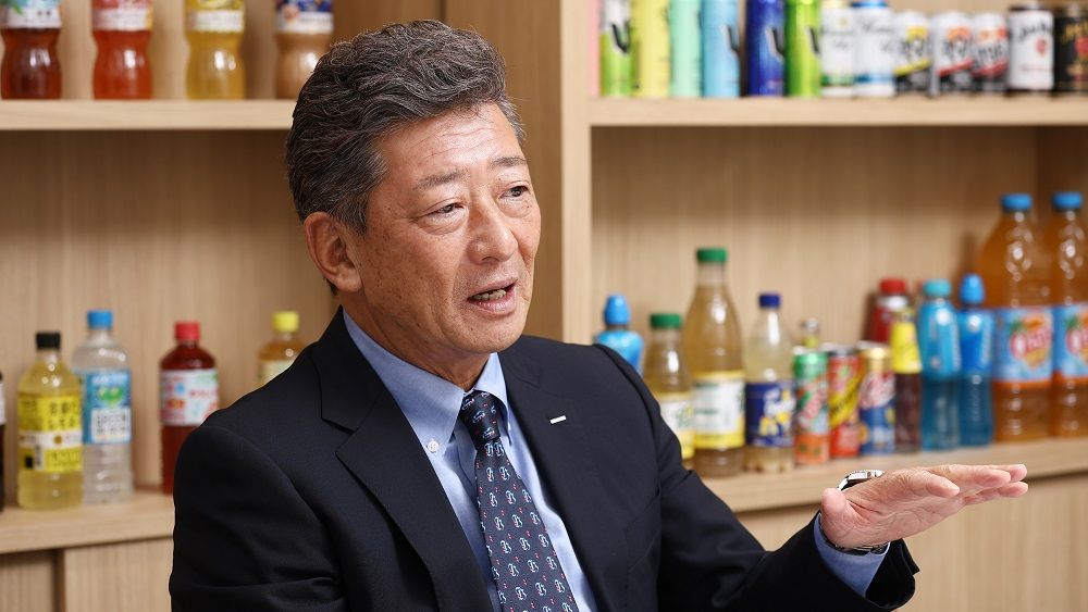 内貴八郎/ないき・はちろう 1960年4月生まれ。1979年育英高校(兵庫県)卒業後、サントリーフーズ入社。2016年同社社長、2019年サントリービバレッジソリューション社長などを経て、2023年1月にサントリー食品インターナショナルで国内事業を統括するSBFジャパン社長。同年3月にサントリー食品インターナショナル取締役専務(撮影:今井康一)