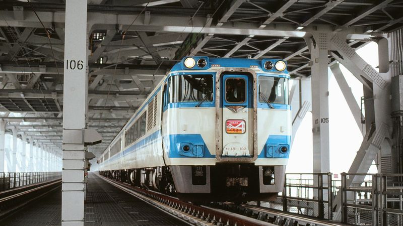４００６）鉄道写真　約１００枚　昭和５６年～５７年　電気機関車　特急電車など img_ffea2fc9956914015205910cf5