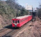 特急用として赤く塗装された2320形と900形の2連
