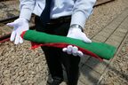 通常は乗務員室に備えてある手旗