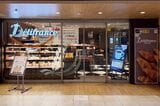デリフランス店舗。店内は広くないものの、90種類ちかくのパンが並んでいた（筆者撮影）