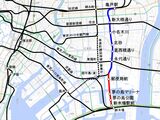 江東区が構想したLRTのルート。越中島支線（青）と南砂町線の敷地（赤）を活用して亀戸―新木場間を結ぶ（国土地理院地図を筆者加工）