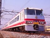 西武鉄道の特急「レッドアロー」5000系。前面の愛称表示が板だった初期の姿（撮影：南正時）
