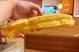 特大サイズの揚げパンは、外はサクサク、中はふわふわ（筆者撮影）