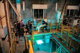 目黒蓮主演『SAKAMOTO DAYS』が､原作の東京下町ではなく《関西某市》でロケした理由…過去3900本超を誘致した街の魅惑