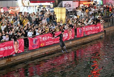 道頓堀に飛び込む奴は､ほんまの阪神ファンと違うで｣という声も…。2年