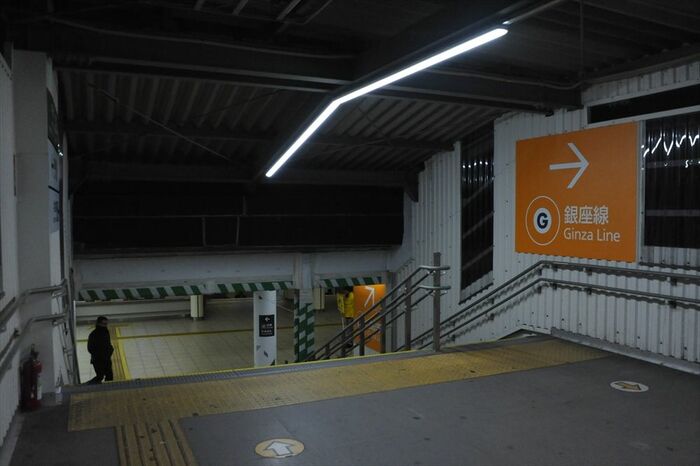 JRとの乗り換えは段差がある