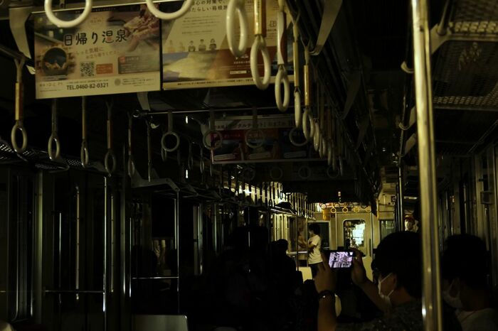トンネル内の赤い1000形