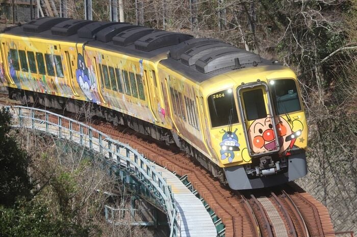 2700系の「きいろいアンパンマン列車」