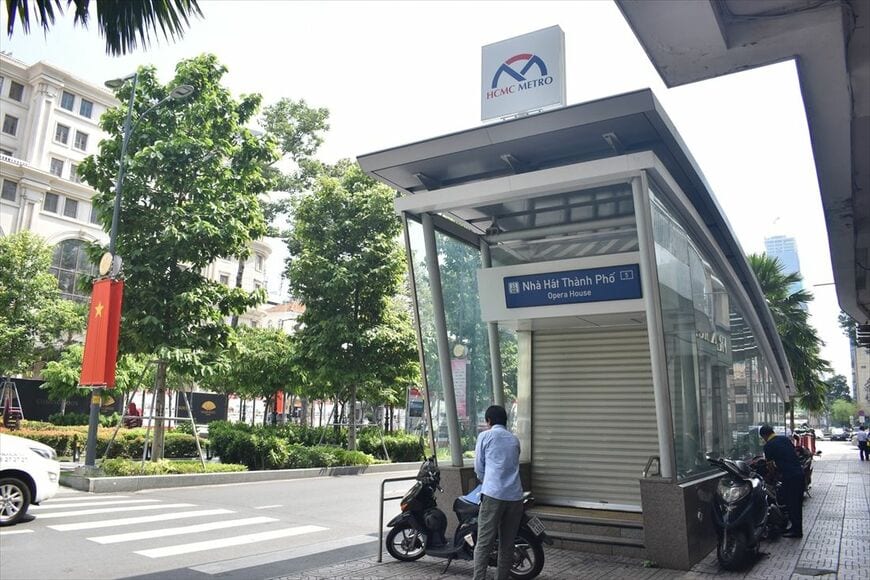 ホーチミン1号線の地下駅入口。既に完成しているがシャッターは閉ざされたままだ（筆者撮影）