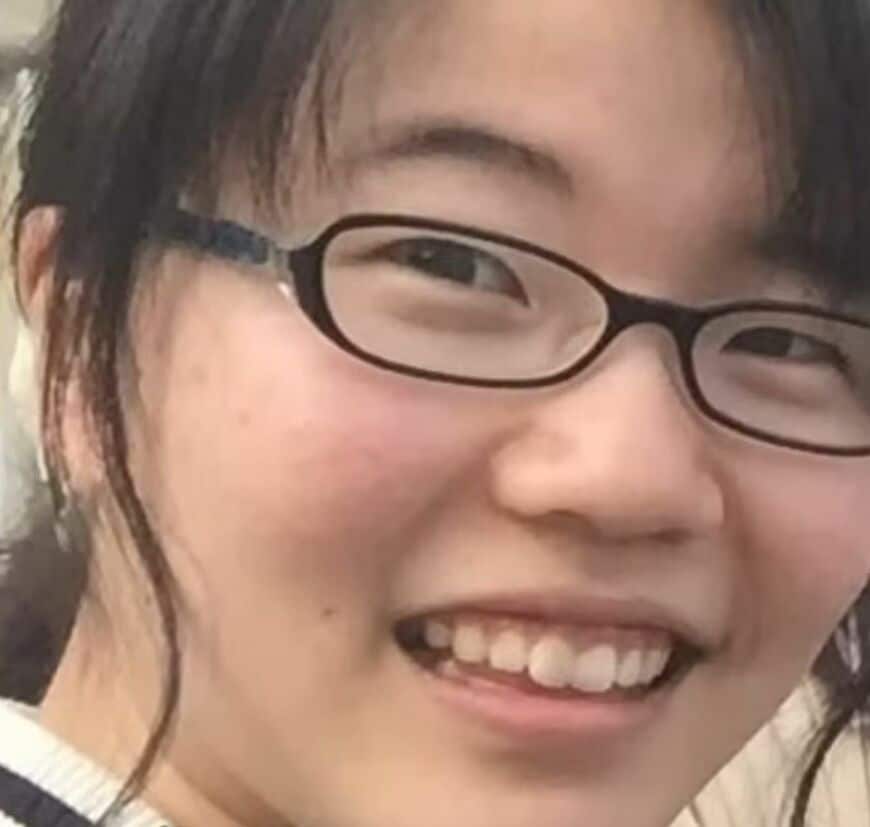 小学生のとき（写真：綾瀬さん提供）