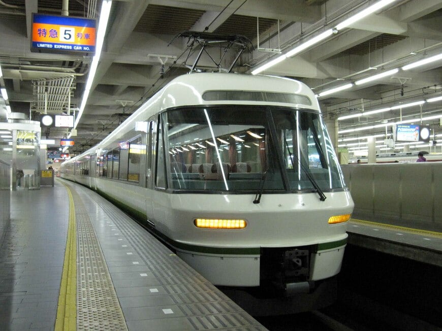 登場時の「さくらライナー」26000系（撮影：南正時）