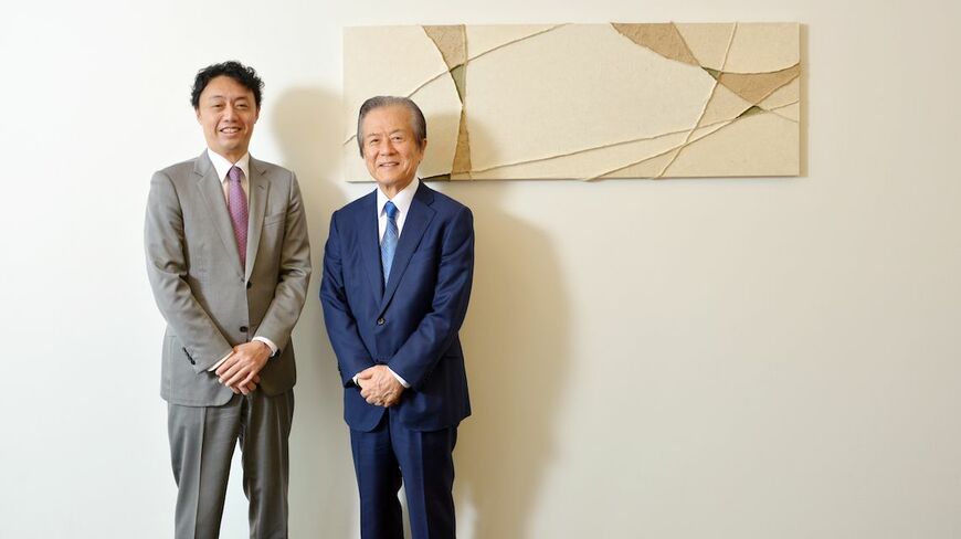 写真左／松尾豊氏（東京大学大学院教授）写真右／小宮山宏氏（三菱総合研究所理事長）