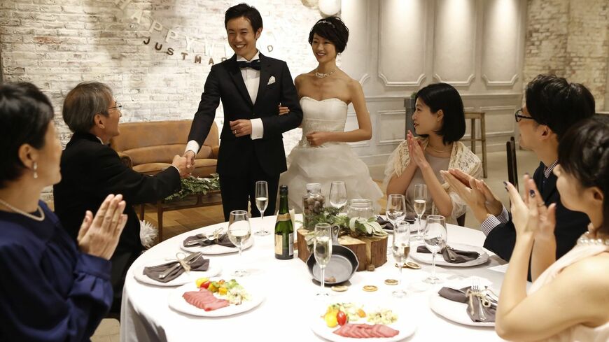 今さら聞けない披露宴におけるテーブルマナー、あなたは大丈夫ですか？（写真：Fast&Slow／PIXTA）