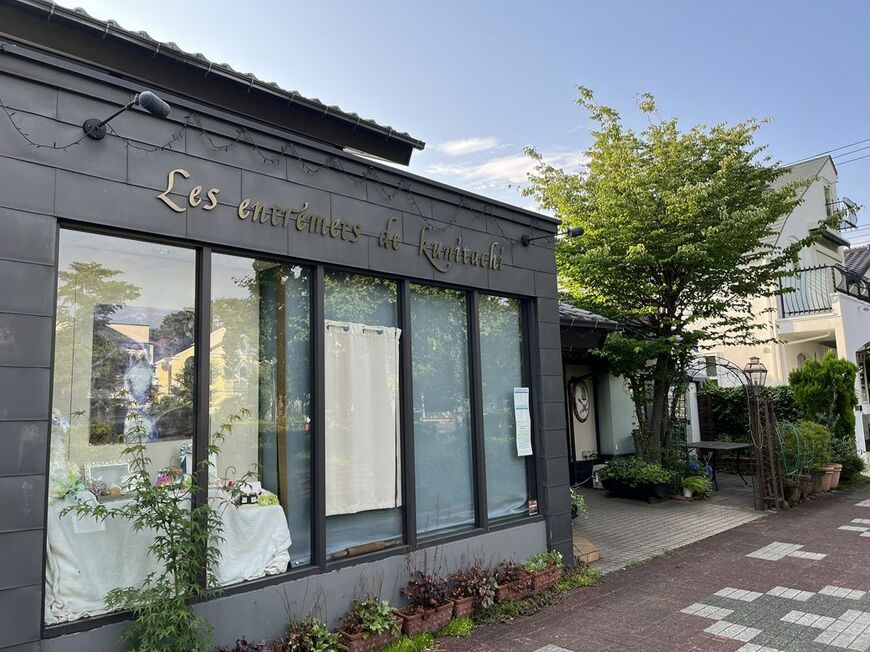 実在する洋菓子店「レ・アントルメ国立」で撮影されました（筆者撮影）