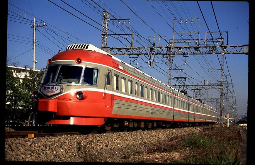 Super Express SE車がデビューしたとき、その姿を初めて見た当時の人々はその斬新な姿に驚いたであろう。私もすっかり魅せられた（撮影：南正時）