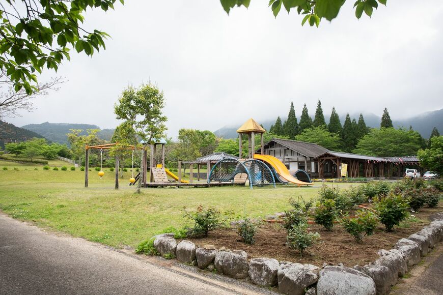 遊具があり、休日は子どもたちの笑い声が響く（筆者撮影）